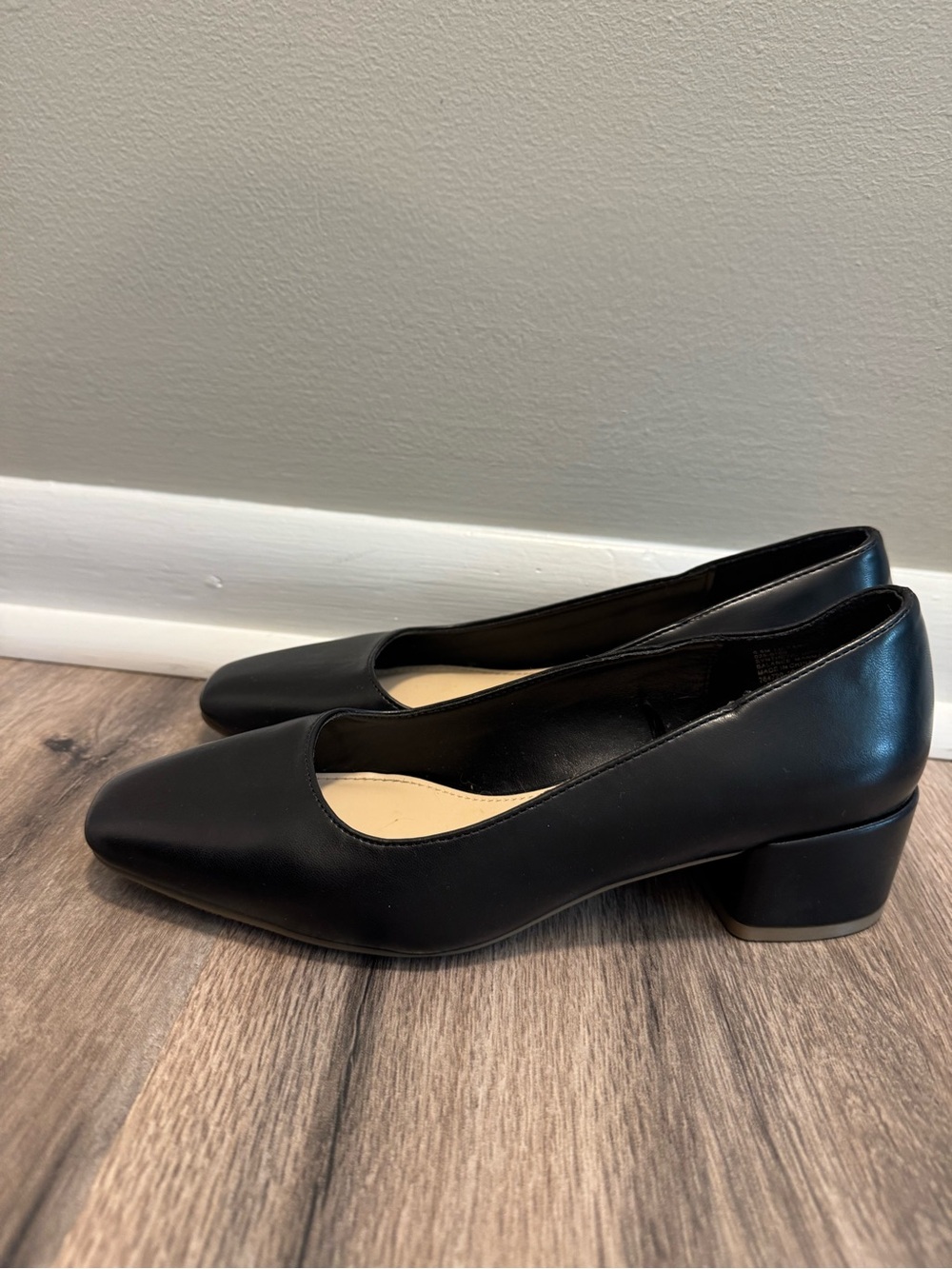 Liz Claiborne Black Low Block Heel Pumps